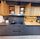 Moderne Küche mit Eichen Massivholz und Keramikfronten (Nr. 2106967)